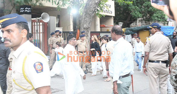 Photos: Salman Khan, Sohail Khan, Arpita Khan, Atul Agnihotri and others attend last rites of Baba Siddique at his residence in Bandra