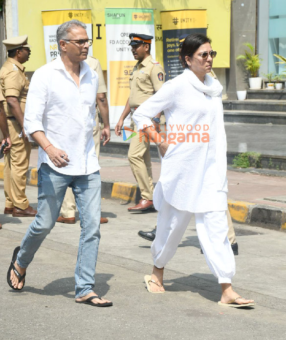 Photos: Salman Khan, Sohail Khan, Arpita Khan, Atul Agnihotri and others attend last rites of Baba Siddique at his residence in Bandra