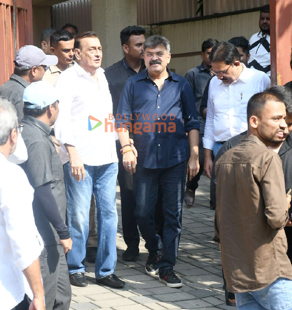 Photos: Salman Khan, Sohail Khan, Arpita Khan, Atul Agnihotri and others attend last rites of Baba Siddique at his residence in Bandra