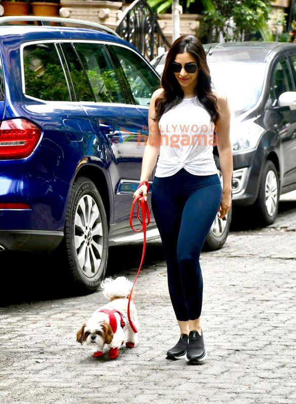 Photos: Sophie Choudry snapped outside her residence in Khar