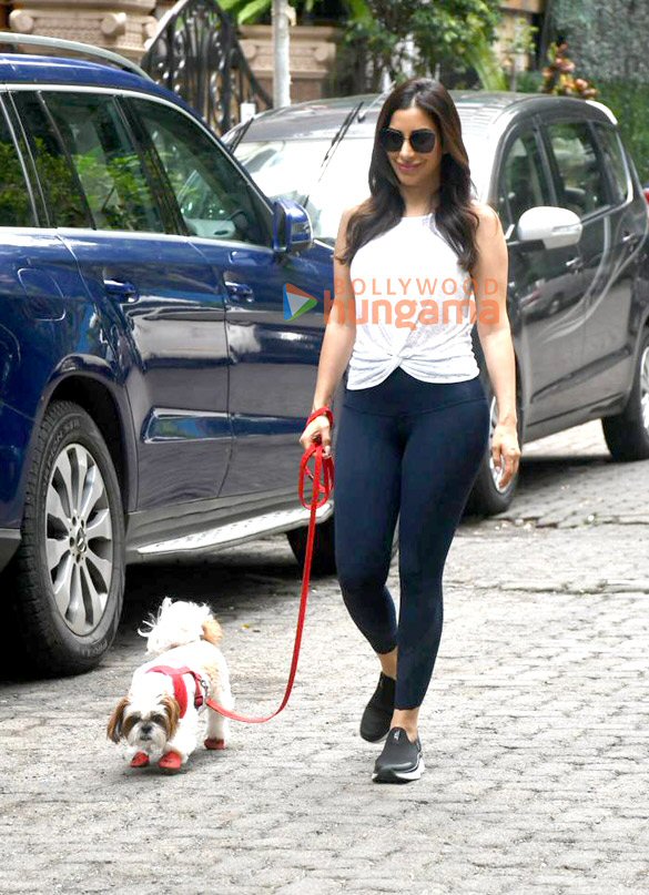 Photos: Sophie Choudry snapped outside her residence in Khar