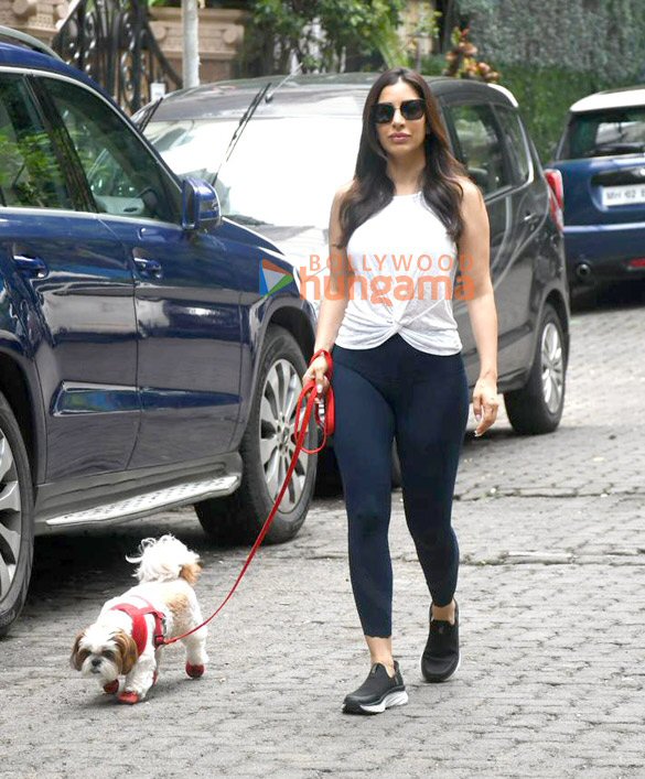Photos: Sophie Choudry snapped outside her residence in Khar