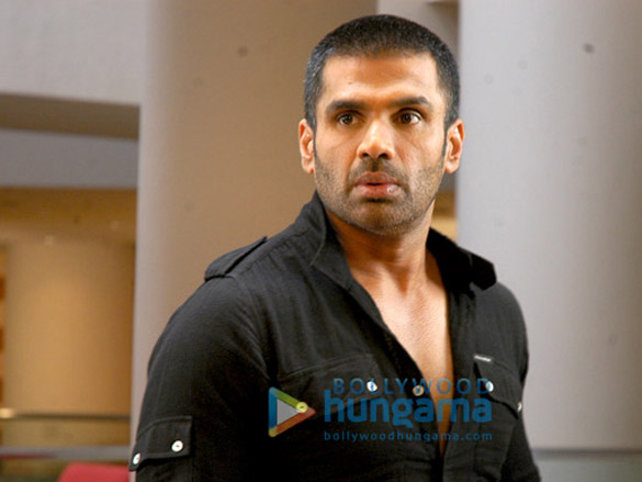 Suniel Shetty ages himself to look like Thalaivan in 'Dharavi Bank'