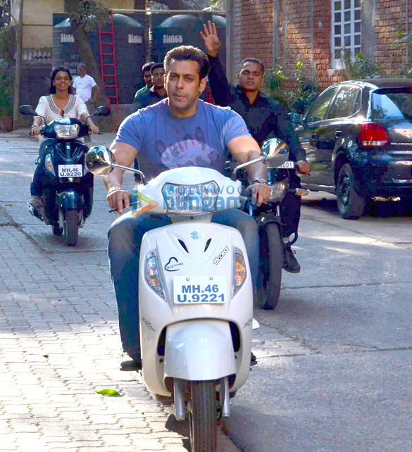 riding scooty