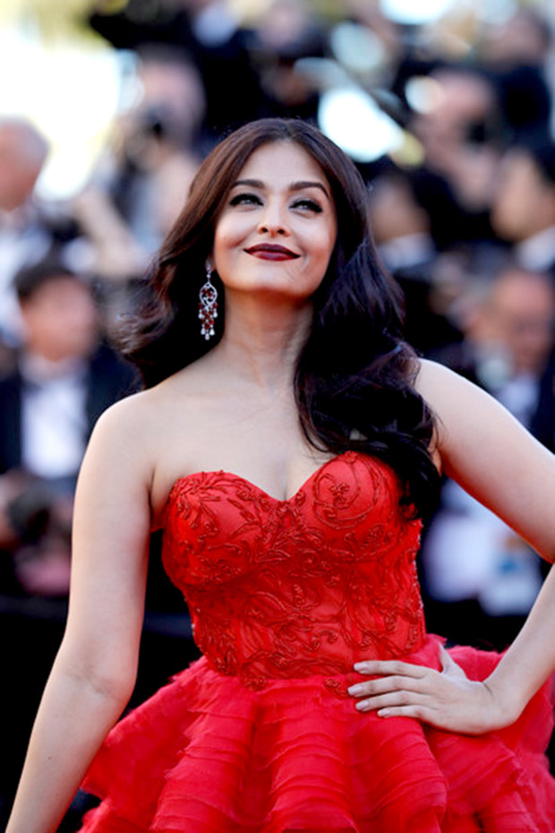 Maniabandha - Famous For IKAT Designs: Aishwarya Rai Bachchan Stuns In Red  Ralph And Russo Gown