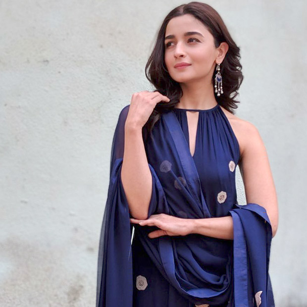 Dimpled cheeks, twinkly eyes and pretty blue dress Alia Bhatt made our hearts skip a beat! : Bollywood News - Bollywood Hungama Dimpled cheeks, twinkly eyes and pretty blue dress Alia Bhatt made our hearts skip a beat! : Bollywood News - Bollywood Hungama
