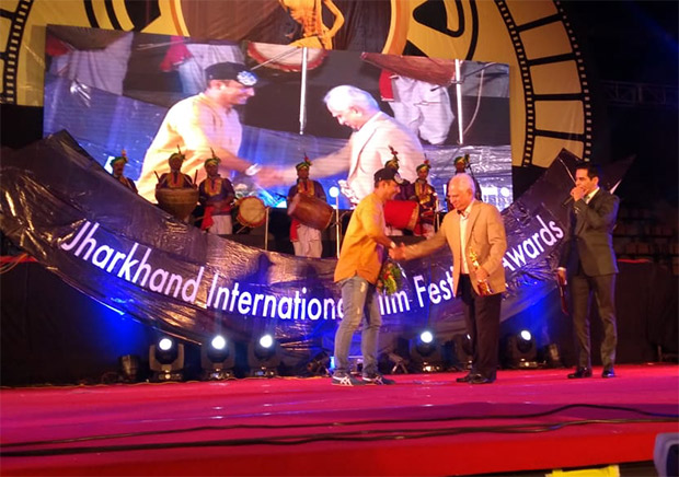 Ramesh Sippy honours Faridoon Shahryar for excellence in Journalism award at JIFFA 2018 Ramesh Sippy honours Faridoon Shahryar for excellence in Journalism award at JIFFA 2018