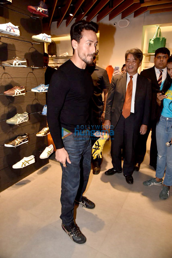 tiger shroff onitsuka