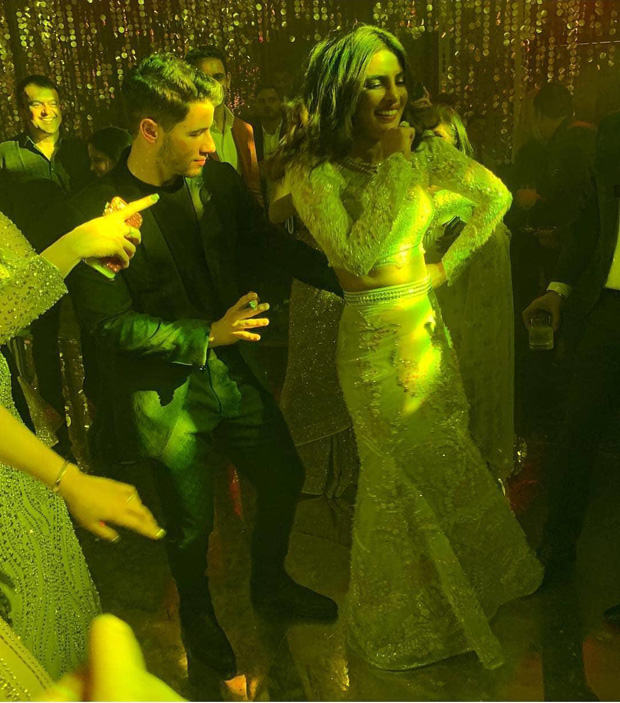 Nickyanka reception PICS & VIDEOS: Priyanka Chopra, Ranveer Singh, Deepika Padukone dancing to Pinga, Nick Jonas grooving to Gallan Goodiyan and all the inside DRAMA : Bollywood News - Bollywood Hungama Nickyanka reception PICS & VIDEOS: Priyanka Chopra, Ranveer Singh, Deepika Padukone dancing to Pinga, Nick Jonas grooving to Gallan Goodiyan and all the inside DRAMA : Bollywood News - Bollywood Hungama