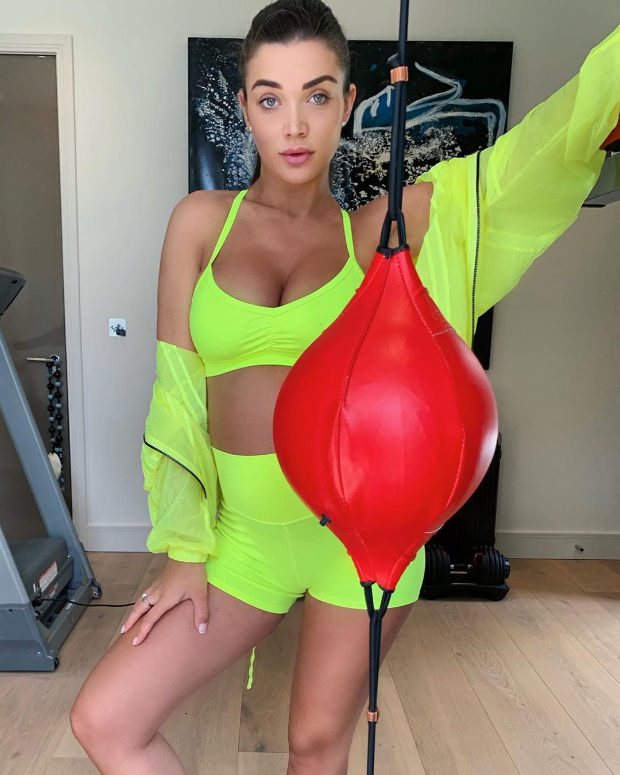 Pregnant Amy Jackson Flaunts Her Baby Bump As She Takes A Tour Of London Hindi