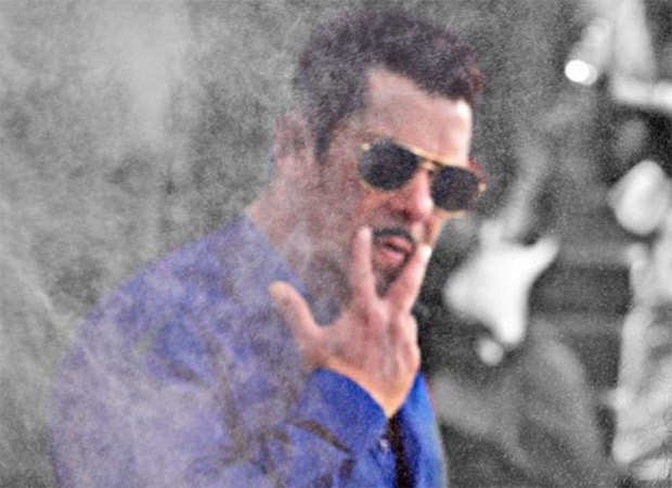 Salman Khan greeted with loud cheers on the sets of Dabangg 3 (video)