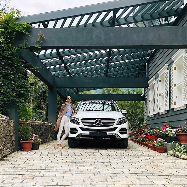 Kangana Ranaut flaunts her new Mercedes post the success of Judgementall Hai Kya! 