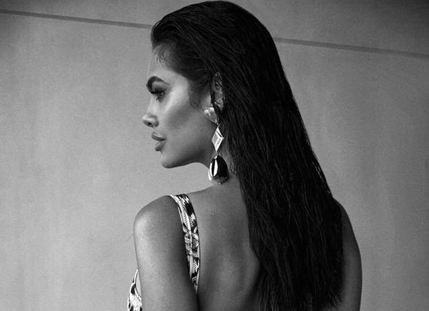 Esha Gupta looks sizzling hot in a BACKLESS Moschino monokini!