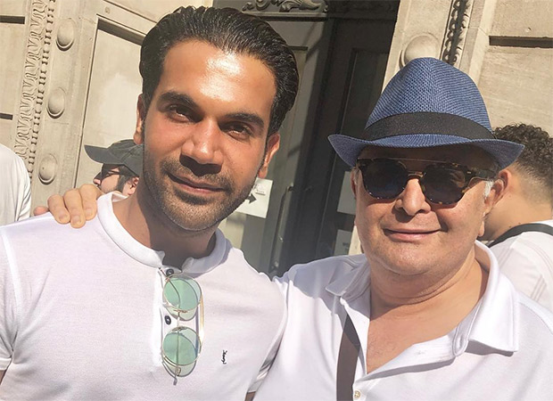 Neetu Kapoor and Rishi Kapoor posed adorably as they bumped into Rajkummar Rao and Patralekha in the streets of New York!