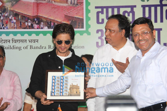 Photos Shah Rukh Khan snapped at an event at Bandra station 2