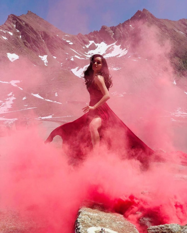 Saaho: Shraddha Kapoor looks stunning in this wine-coloured dress in the song ‘Enni Sohni’
