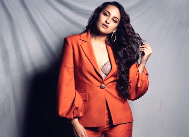 Sonakshi Sinha's got her 'Orange Dolly' mode on in this outfit by Osman  Studio : Bollywood News - Bollywood Hungama