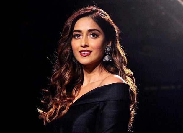 Ileana D Cruz Expresses Concern Over Waking Up With Mysterious Bumps And Bruises On Her Legs Bollywood News Bollywood Hungama