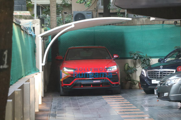 HOT WHEELS! Ranveer Singh gets a new LAMBORGHINI worth around Rs. 3 crore! HOT WHEELS! Ranveer Singh gets a new LAMBORGHINI worth around Rs. 3 crore!