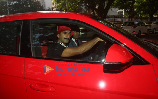 HOT WHEELS! Ranveer Singh gets a new LAMBORGHINI worth around Rs. 3 crore! HOT WHEELS! Ranveer Singh gets a new LAMBORGHINI worth around Rs. 3 crore!