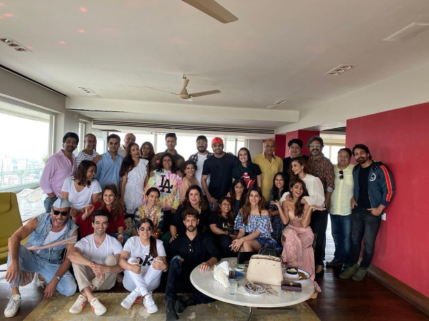 MET GALA OF LOKHANDWALA! Farah Khan hosts a lunch date; Karan Johar, Hrithik Roshan, Kriti Sanon among others attend MET GALA OF LOKHANDWALA! Farah Khan hosts a lunch date; Karan Johar, Hrithik Roshan, Kriti Sanon among others attend