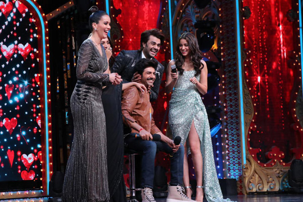 Pati Patni Aur Woh - Ananya Panday shaves off Kartik Aaryan's moustache on Nach Baliye set 