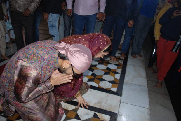 Happy Anniversary DeepVeer: After Tirupati, Deepika Padukone and Ranveer Singh seek blessings at Golden Temple Happy Anniversary DeepVeer: After Tirupati, Deepika Padukone and Ranveer Singh seek blessings at Golden Temple