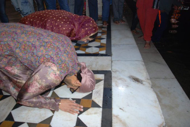 Happy Anniversary DeepVeer: After Tirupati, Deepika Padukone and Ranveer Singh seek blessings at Golden Temple Happy Anniversary DeepVeer: After Tirupati, Deepika Padukone and Ranveer Singh seek blessings at Golden Temple