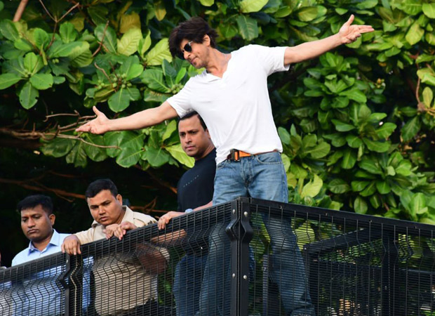 Happy Birthday Shah Rukh Khan: Actor greets fans with his signature
