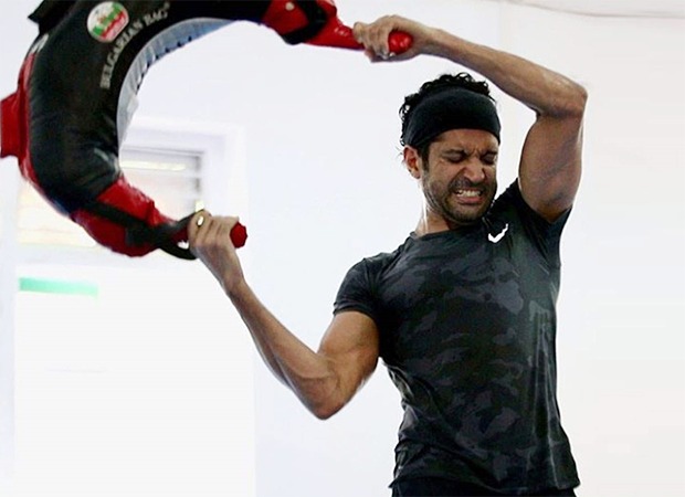 On its way! Farhan Akhtar shares a sweet picture as much-awaited &lsquo;Toofan&rsquo; is &lsquo;half-way 50%&rsquo;!