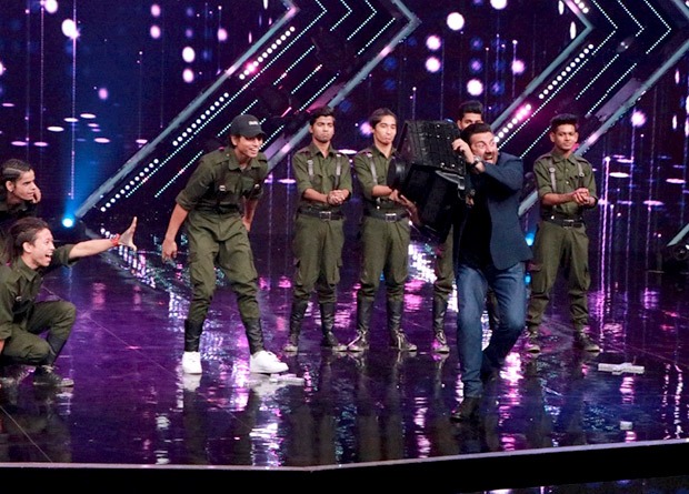 Border actors Sunny Deol and Suniel Shetty have a nostalgia filled reuion