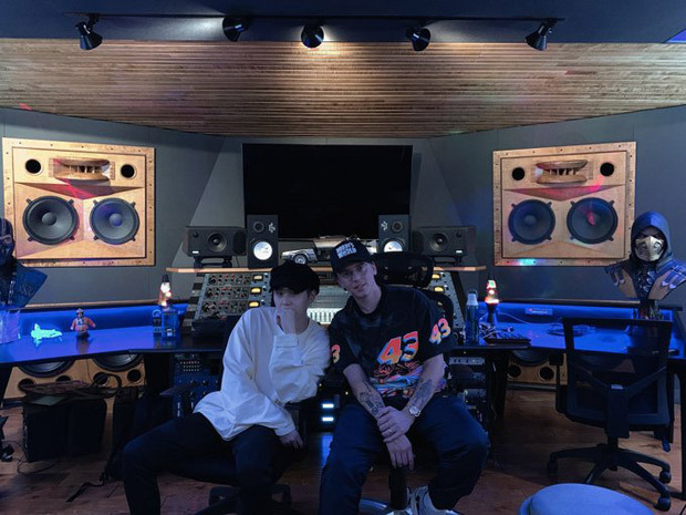 American rapper Logic meets BTS' rapper Suga at a recording studio and we wonder what's cooking 