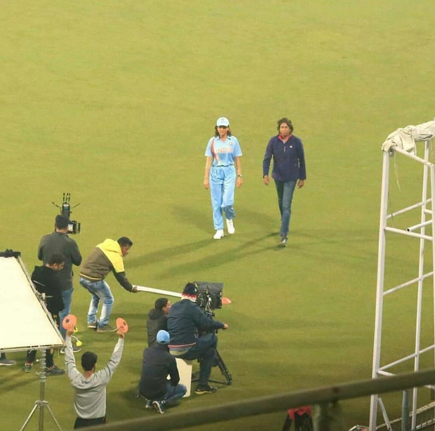LEAKED PHOTOS! Anushka Sharma to play cricketer Jhulan Goswami, begins shooting in Eden Gardens