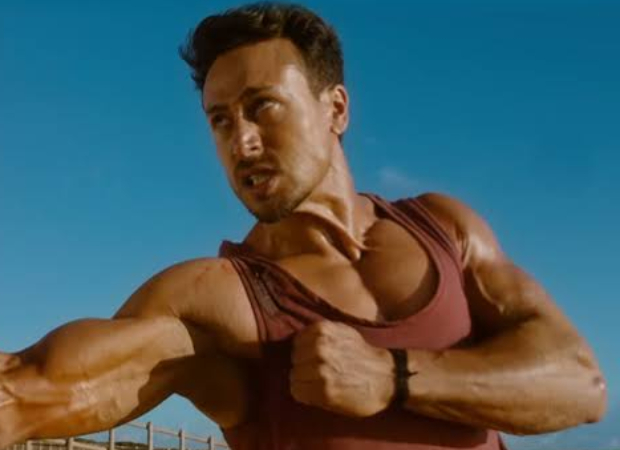 Tiger Shroff’s flawless helicopter kick is a must watch on the internet today Tiger Shroff’s flawless helicopter kick is a must watch on the internet today