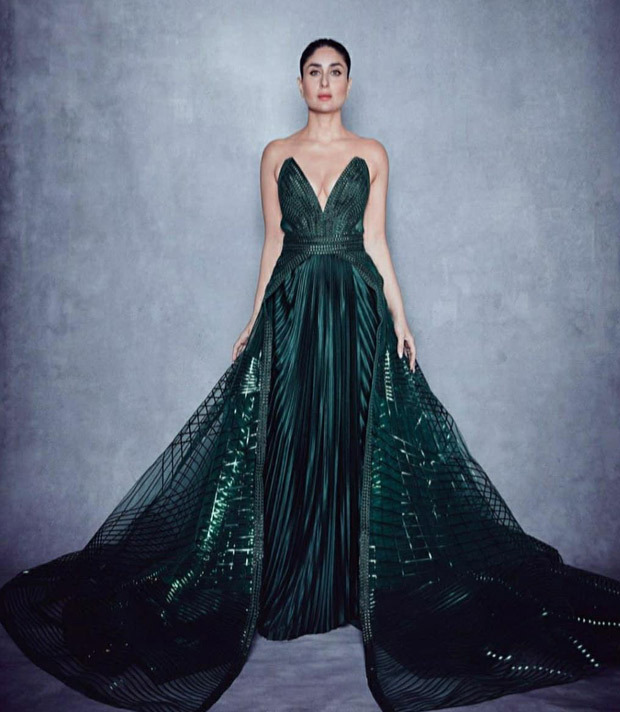 Lakme Fashion Week 2020: Kareena Kapoor Khan stuns in bright green gown  with plunging neckline as she closes the finale walking for Amit Aggarwal :  Bollywood News - Bollywood Hungama