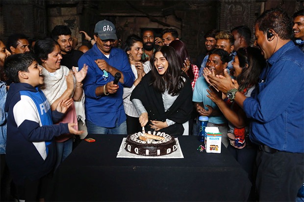 Surprise celebrations for Bhumi Pednekar on the sets of Durgavati