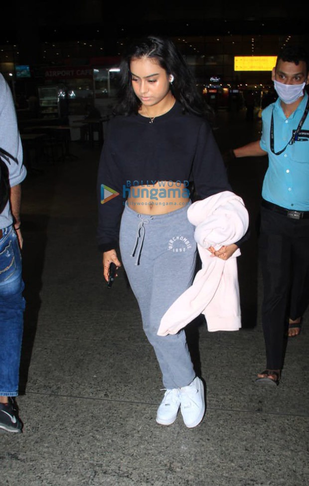 Amid Coronavirus pandemic, Kajol returns to Mumbai with daughter Nysa from Singapore 