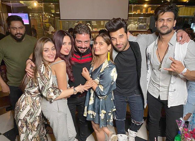 Bigg Boss 13 contestants have reunion and the pictures are all things love! : Bollywood News - Bollywood Hungama