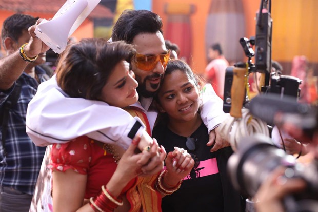 PHOTOS: Jacqueline Fernandez and Badshah come together for a music video titled 'Genda Phool' PHOTOS: Jacqueline Fernandez and Badshah come together for a music video titled 'Genda Phool'