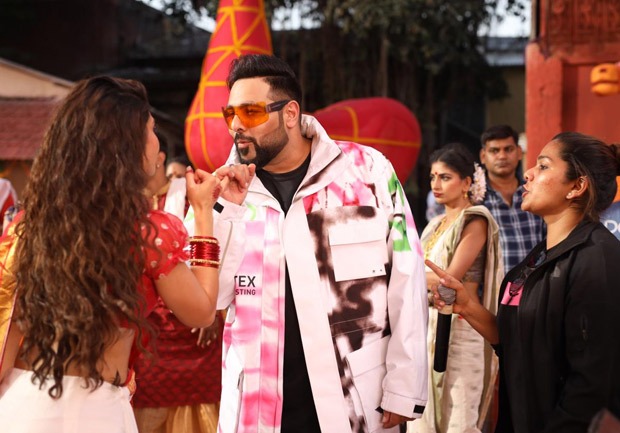 PHOTOS: Jacqueline Fernandez and Badshah come together for a music video titled 'Genda Phool' PHOTOS: Jacqueline Fernandez and Badshah come together for a music video titled 'Genda Phool'