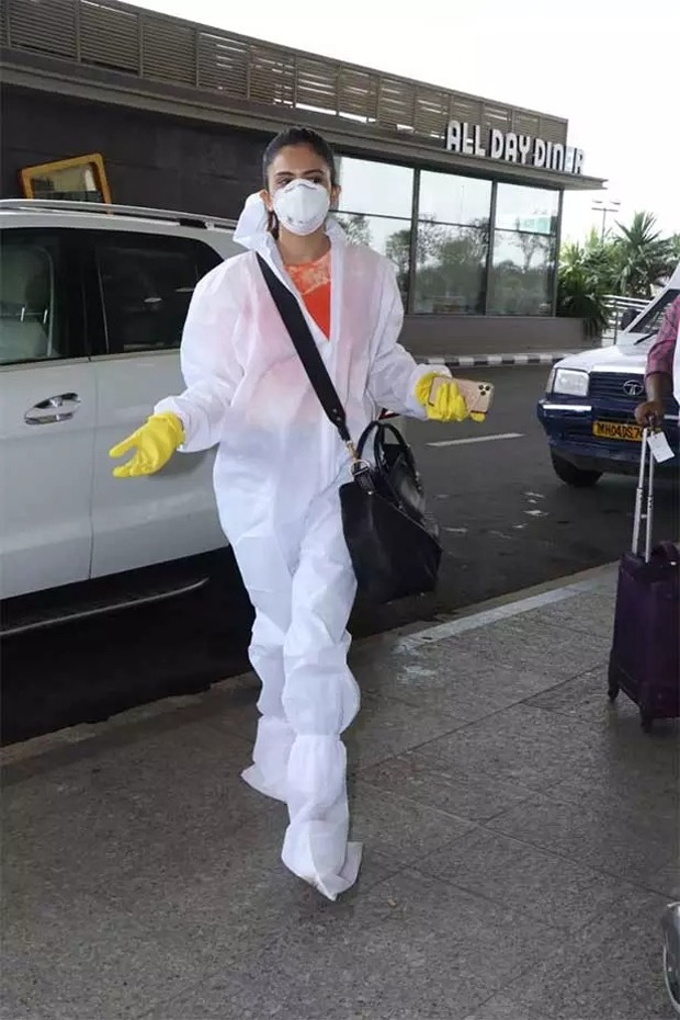 Rakul Preet Singh travels to Delhi, snapped wearing PPE gear Rakul Preet Singh travels to Delhi, snapped wearing PPE gear