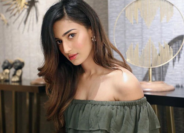 Erica Fernandes Best Beauty Moments From Instagram