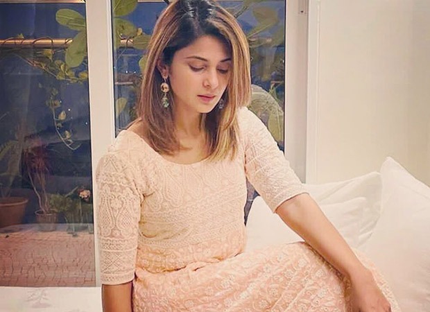 Jennifer Winget brings in the Diwali sparkle with her minimalistic  traditional look : Bollywood News - Bollywood Hungama