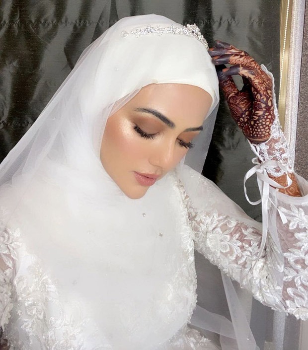 Sana Khan shares stunning pictures with husband Mufti Anas from her wedding day