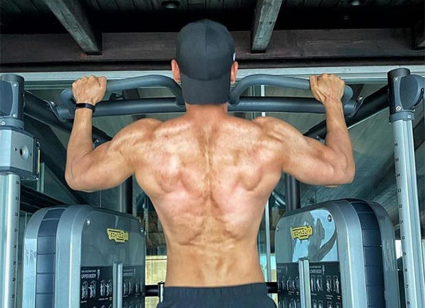 John Abraham's ‘woke up like this’ picture is giving out major fitness goals; Abhishek Bachchan drops a comment