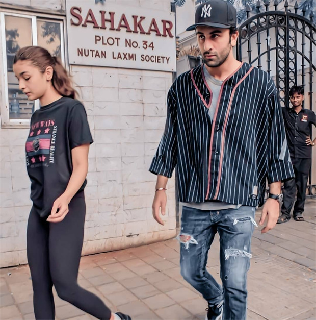 Ranbir Kapoor and Alia Bhatt sport casual attires as they step out together  : Bollywood News - Bollywood Hungama