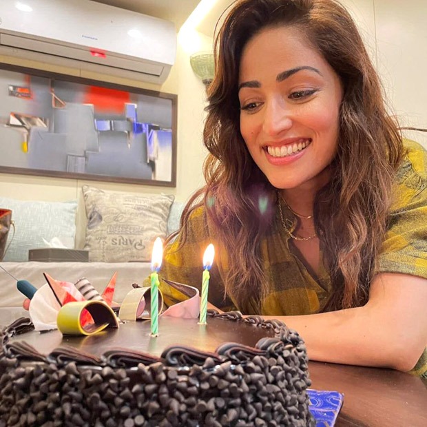 Yami Gautam celebrates wrap up of Bhoot Police with a chocolate cake 