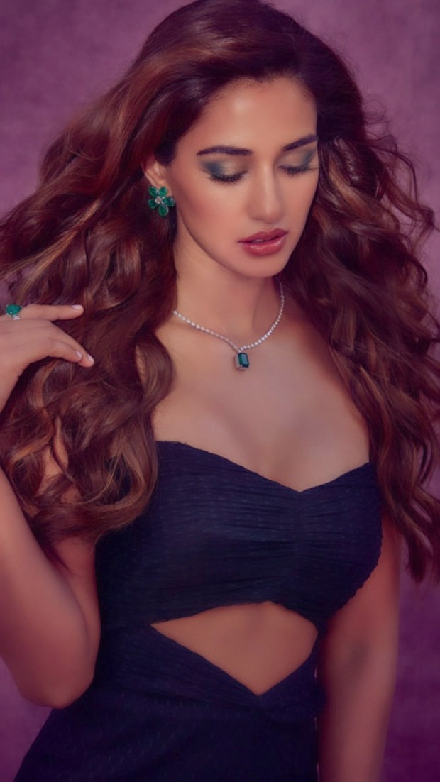 Disha Patani's smokey eye makeup is perfect for a date on Valentine's Day Disha Patani's smokey eye makeup is perfect for a date on Valentine's Day