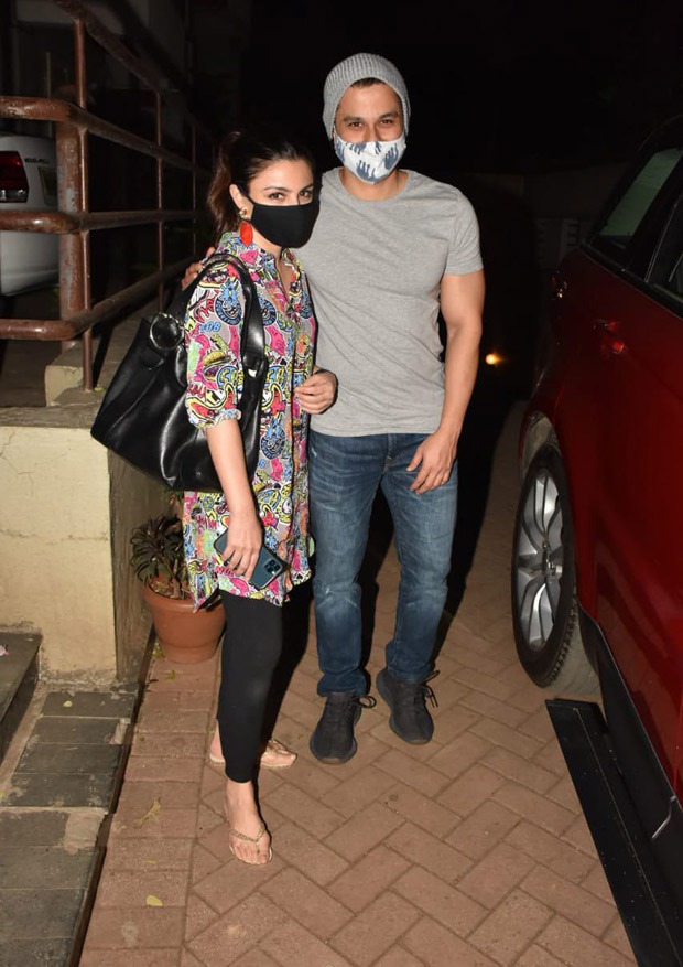 New mom Kareena Kapoor Khan gets a visit from Soha Ali Khan, Kunal Kemmu, Karisma Kapoor, Malaika Arora and Arjun Kapoor