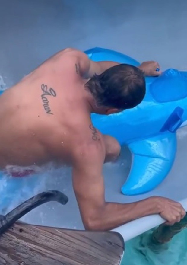 Akshay Kumar struggles on water slide with Nitara's float in this hilarious video